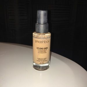 Smashbox foundation. USED